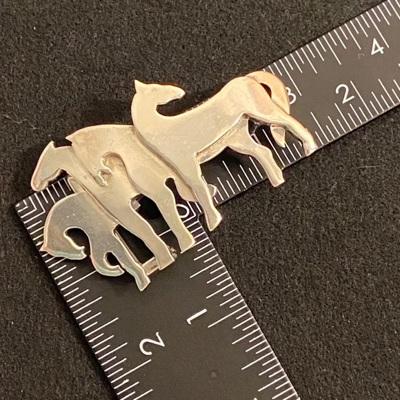 Signed-Pat Areias Equestrian Sterling Silver Horse Belt Buckle Pat Areias Sterling Silver Horse Buckle M2812 main image 3